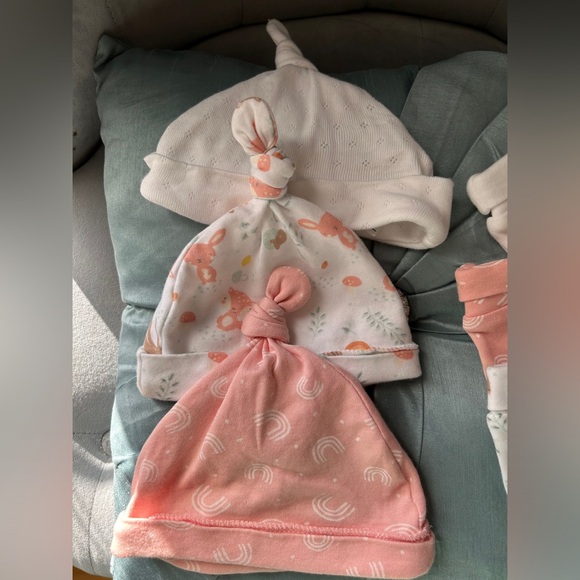 NB-3 months set of 3 baby girl match hat & gloves - Picture 2 of 3